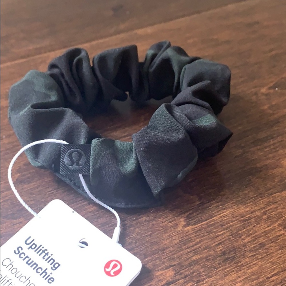 Lululemon Uplifting Scrunchie